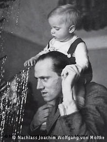 Helmuth James Graf von Moltke mit Sohn Caspar