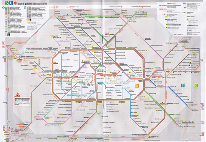 Plan du réseau de U-Bahn et de S-Bahn (l'équivalent du RER) à Berlin.
