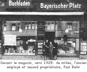 Devant le magasin, vers 1928. Au milieu, l'ancien employé et le second propriétaire, Paul Behr.