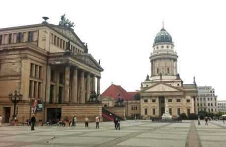  Von den Hugenotten errichtet: der Französische Dom auf dem Gendarmenmarkt in Berlin 