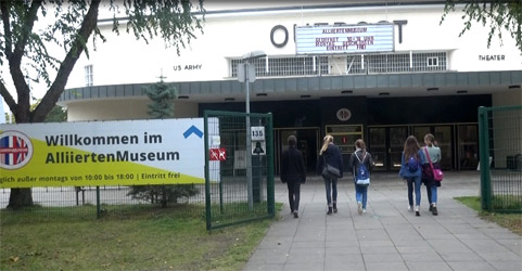 The young reporters are going to the Allied Museum in Berlin
