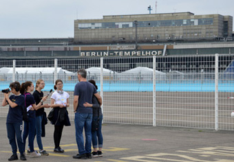 Berlin-Tempelhof mit Flüchtlingsdorf