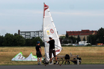  Faire de la planche à voile terrestre au Tempelhofer Feld