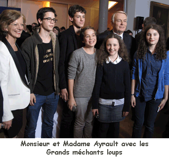 Madame et Monsieur Ayrault avec les Grands mchants loups.