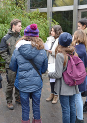 Interview devant la maison des singes au zoo de  Berlin